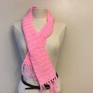 🎁5/10.00🎁Scarf, crochet 46” long w 3.75” tassels ,clean, can be worn many ways